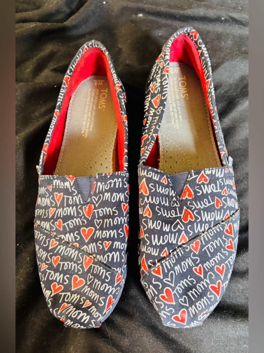 TOMS Navy Slip-Ons with Red Heart & White Script Print Women’s Size 9